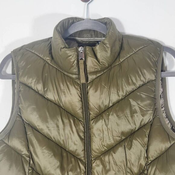 Vero Moda Green Puffer Vest Size Medium NWT Green Women's Outdoor Winter Vest - Picture 2 of 12